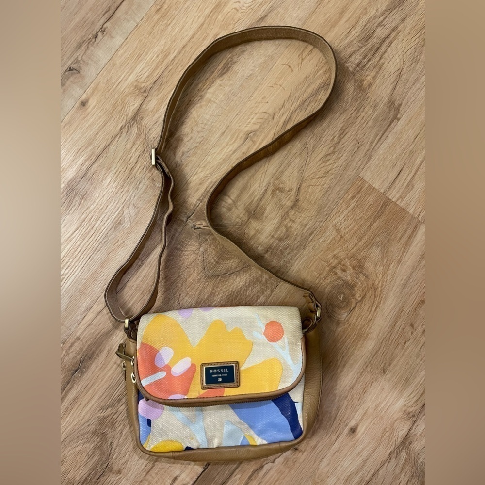 Fossil Woman’s Preston Multi Color Floral Leather… - image 2